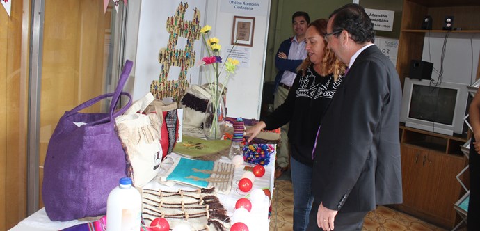 Desde bolsos con pertinencia cultural y hasta masajes son las alternativa para obsequiar este domingo. 