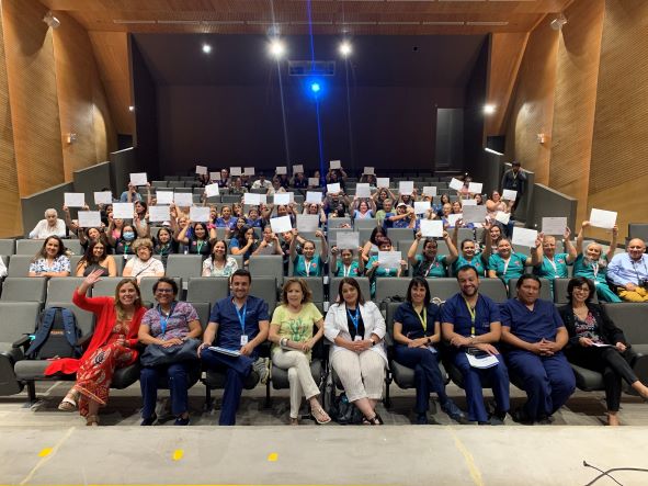 Participantes del programa Red Local de Apoyos y Cuidados del Ministerio de Desarrollo Social y Familia, fueron capacitados por la Universidad de O’Higgins en contenidos como el cuidado de la piel, movilización, aseo y confort, estimulación cognitiva y habilidades emocionales. 