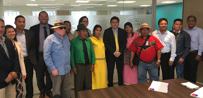 Ministro de Desarrollo Social, Marcos Barraza, se reunió con dirigentes indígenas y representantes del gobierno panameño invitados por el Banco Interamericano de Desarrollo.