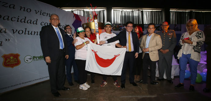 Más de 250 jóvenes y niños de Puerto Montt, Buin, Curicó, Temuco, Valparaíso y Rapa Nui animaron la ceremonia de apertura de esta inédita competencia deportiva de gran calidad y destreza.  