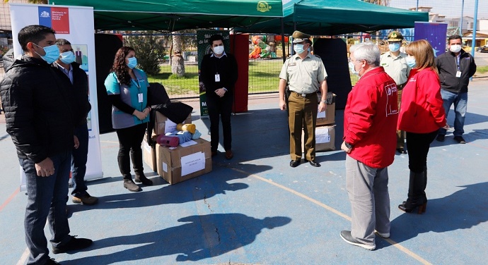 Carabineros, la Fundación para el Trabajo UNAP y el Hogar de Cristo, entregarán las prendas recolectadas en la campaña Yo Te Abrigo, gracias a donaciones de instituciones, gremios y empresas locales.