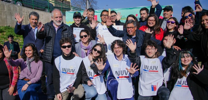 Con el objetivo de promover la inclusión y participación social juvenil en los barrios, la alianza contempla un plan en distintas regiones del país, donde se impulsarán los programas Compromiso Joven de INJUV y Hablemos de Todo, con foco en salud mental, además de la articulación de trabajos de voluntariado.