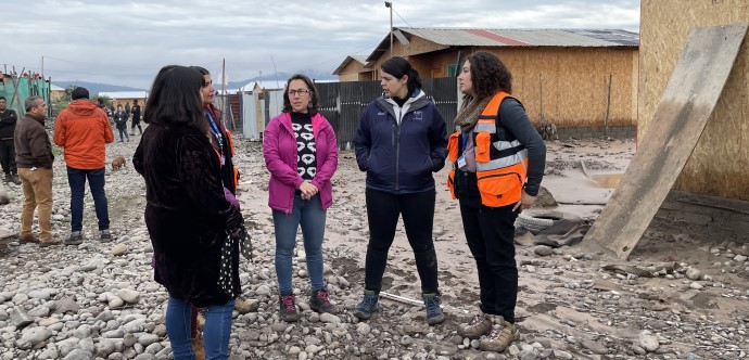 •	A la fecha los equipos de emergencia habían comenzado el catastro a través de la Ficha Básica de Emergencia (FIBE) en 27 comunas afectadas por lluvias e inundaciones entre las regiones de Valparaíso y Biobío, localidades que irán en aumento en la medida en que avancen los trabajos de contención de la emergencia y el despeje de caminos.