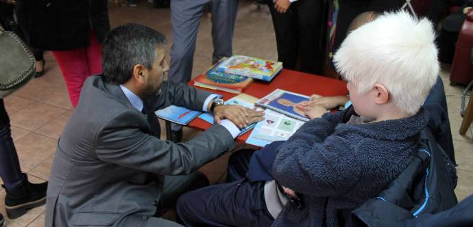 Autoridades aprovecharon de recorrer el Info Centro Inclusivo que INJUV tiene en las dependencias.