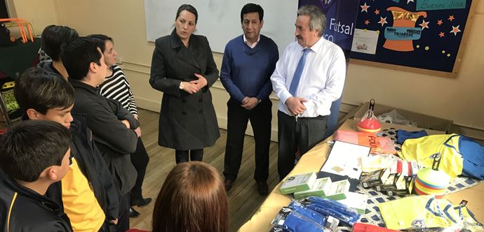 A través del programa “Acción en Comunidad”.