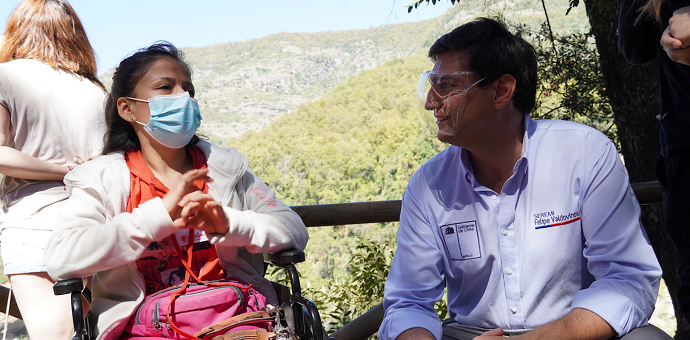 El seremi de Desarrollo Social y Familia, Felipe Valdovinos, junto a la directora de Senadis, Vanessa Valdés, encabezaron el hito que fue posible gracias a la Estrategia de Desarrollo Local Inclusiva.