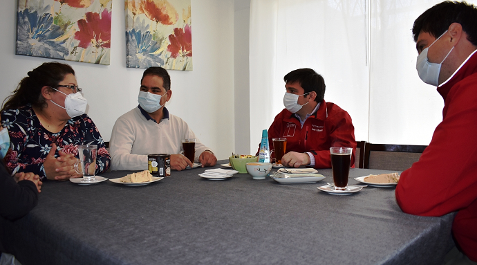  El intendente Juan Eduardo Prieto junto al seremi de Desarrollo Social y Familia, Felipe Valdovinos, adelantaron que a partir del 8 de abril se podrá postular al próximo pago. 