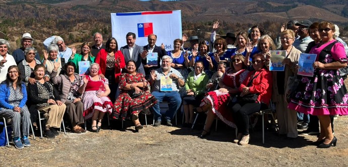 Este año el programa incorpora un componente solidario y priorizará las postulaciones de organizaciones de mayores de 49 sectores pertenecientes a 11 comunas de Ñuble que fueron afectadas por incendios forestales. Paralelamente, y en el marco del Plan de Recuperación y Ayudas Tempranas del Gobierno, se ha destinado un fondo de emergencia para el acompañamiento de personas mayores en las comunas de Ninhue, Quillón, Ránquil y Coelemu.
