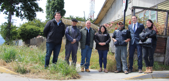 Susana Hidalgo prestó asistencia para movilizar a dos ancianos de Coyhaique, acción que le permitió evidenciar una compleja situación social. Se comunicó con Ramiro Bahamondes, ‘Camiseteado 2017’, sumaron a la Gobernación Provincial y a la Seremía de Desarrollo Social para ir en su auxilio. Este sábado voluntarios de ‘Manos que Ayudan” realizarán la limpieza del lugar donde viven los afectados.