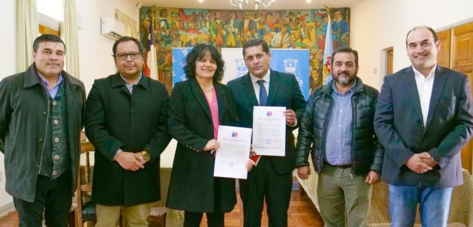 La Seremi Desarrollo Social y Familia firmó junto con la municipalidad de Linares el convenio de ejecución de dispositivos albergues del programa Noche Digna.