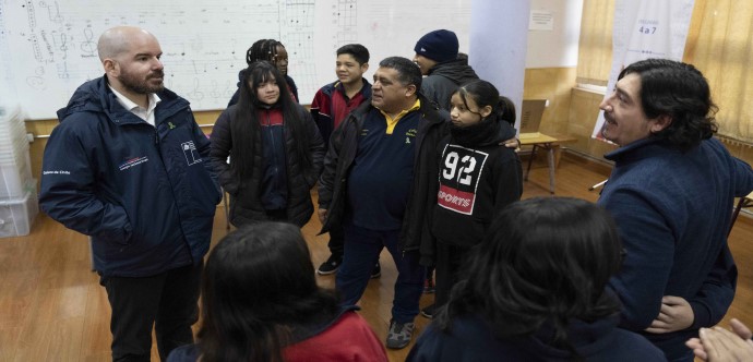 Entre las principales medidas destaca un aumento en la formación docente y el refuerzo en la articulación entre los sistemas de educación, salud y protección social con el objetivo de responder oportunamente a problemas de salud mental en estudiantes y educadores, en el marco del Plan de Reactivación Educativa.