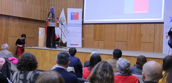 La actividad que se realizó en la Gobernación Regional de Talca, contó con la participación de cerca de un centenar de dirigentes mayores de la región, miembros de la sociedad civil, academia y funcionarias y funcionarios de SENAMA de distintas regiones, quienes realizaron un trabajo colaborativo donde pudieron manifestar sus opiniones, comentarios y propuestas para el servicio.