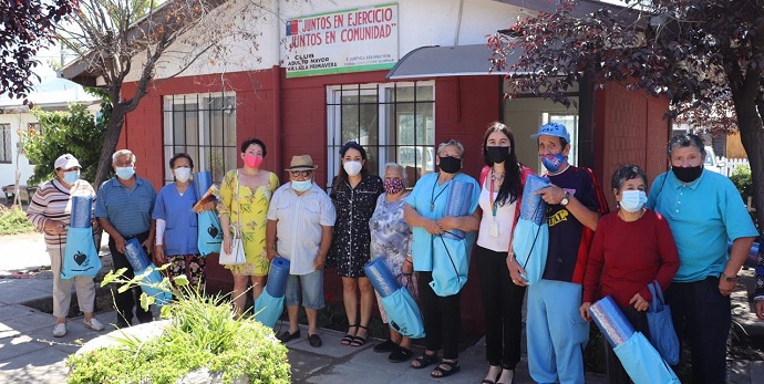 Mediante el aporte de un mat de yoga, una toalla de microfibra, una banda elástica y un bolso tipo morral, la autoridad regional dio el punto inicial a un ciclo de entregas que beneficiará a más de 250 personas mayores en la Región Metropolitana.