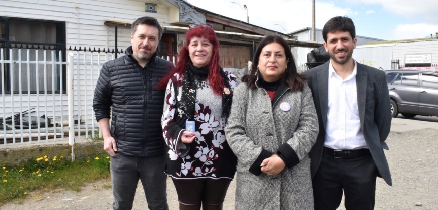 Las autoridades efectuaron el lanzamiento de las bases del nuevo Sistema Nacional e Integral de Cuidados “Chile Cuida”, que promueve los principios del cuidado como un derecho social y humano. Además, difundieron la importancia de obtener la credencial de personas cuidadoras, que busca reducir los tiempos de espera en servicios públicos y que se convertirá en la puerta de entrada a este gran sistema.