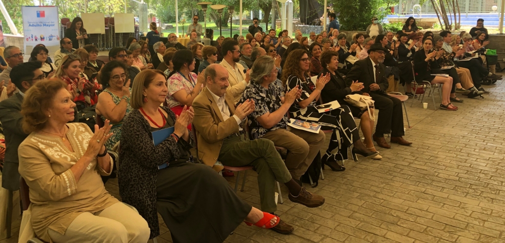 Se realizaron dos instancias, regional y nacional, para celebrar y reconocer a los y las ganadoras del noveno concurso literario autobiográfico del Servicio Nacional del Adulto Mayor (SENAMA).