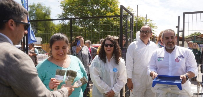 La iniciativa permitirá beneficiar a mil casas del sector El Molino y Loreto que fueron afectadas por las inundaciones ocurridas en junio y agosto pasado. Al respecto, la ministra Toro recalcó que “estamos en la Región de O'Higgins, presentando el Plan de Reconstrucción que tiene proyectado un monto de 695 mil millones a ejecutarse en cuatro años”.