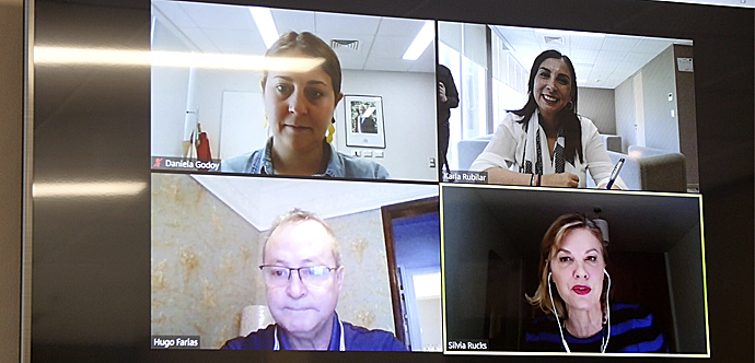 La ministra de Desarrollo Social y Familia, Karla Rubilar, felicitó al represente en Chile del Programa Mundial de Alimentos de Naciones Unidas luego que la agencia humanitaria fue galardonada con el Premio Nobel de la Paz 2020.