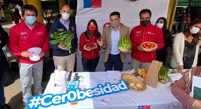 Para conmemorar el día Nacional de la Fruta y la Verdura,  autoridades recorrieron el Mercado de Chillán  donde hicieron entrega de una guía con más de 80 tips para almacenar y conservar alimentos y así evitar el desperdicio alimentario.