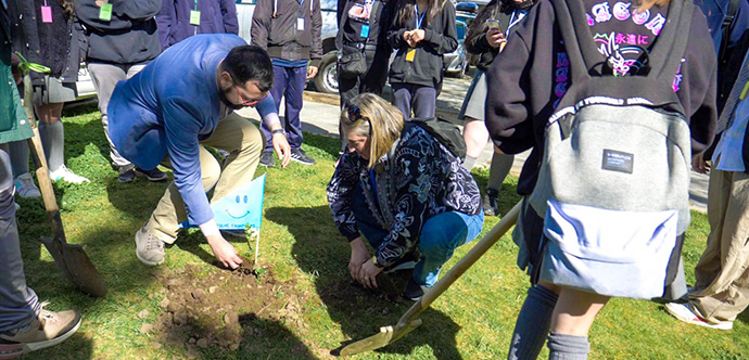 Coordinados de manera transversal, diferentes organizaciones sociales junto a organismos de gobierno conmemoraron el Día Internacional de la Paz en una jornada titulada “Las Niñeces Constructoras de Paz”.