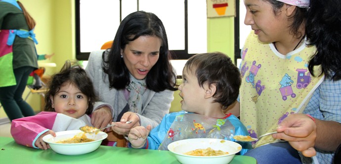 La autoridad compartió con los niños y niñas del establecimiento y con los funcionarios que trabajan en dicho centro que pertenece a la Fundación Integra.