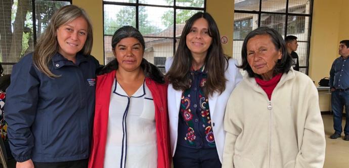 En el marco de la conmemoración del mes de la mujer, la seremi de Desarrollo Social, Doris Osses junto a su par de Mujer y Equidad de Género, Bárbara Henning, compartieron un desayuno con algunas usuarias del Programa Calle, coordinado por el Ministerio de Desarrollo Social.