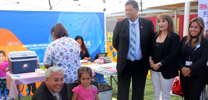 Seremi de Desarrollo Social de Tarapacá, Katherine Aliaga, se sumó al llamado de Intendente Miguel Angel Quezada a vacunar a los infantes y solicita a las familias que lo hagan con los adultos mayores para tener un invierno seguro.