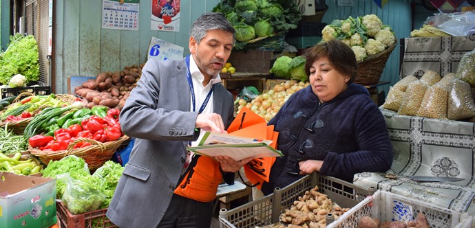 En el marco del Día Internacional de la Discapacidad, las autoridades recorrieron el mercado El Cardonal entregando información, para luego ser parte de una feria inclusiva al interior de la casa central de la PUCV.